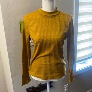 Cute long sleeve, mock neck sweater. Sz L